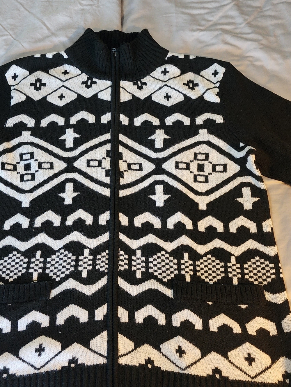 7 Diamonds Black & White Aztec Zip-Up Sweater